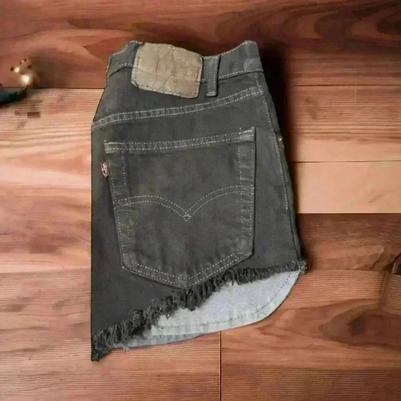Levi's Women's Black Denim Shorts With Embellishments. 32" waist, 2.5" Iengrh - Picture 5 of 5
